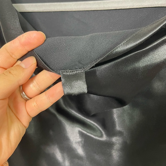 Ellen Tracy Black Satin Cowl Neck Elegant Bell Sleeves Tunic Blouse Festive 22 - Picture 6 of 12